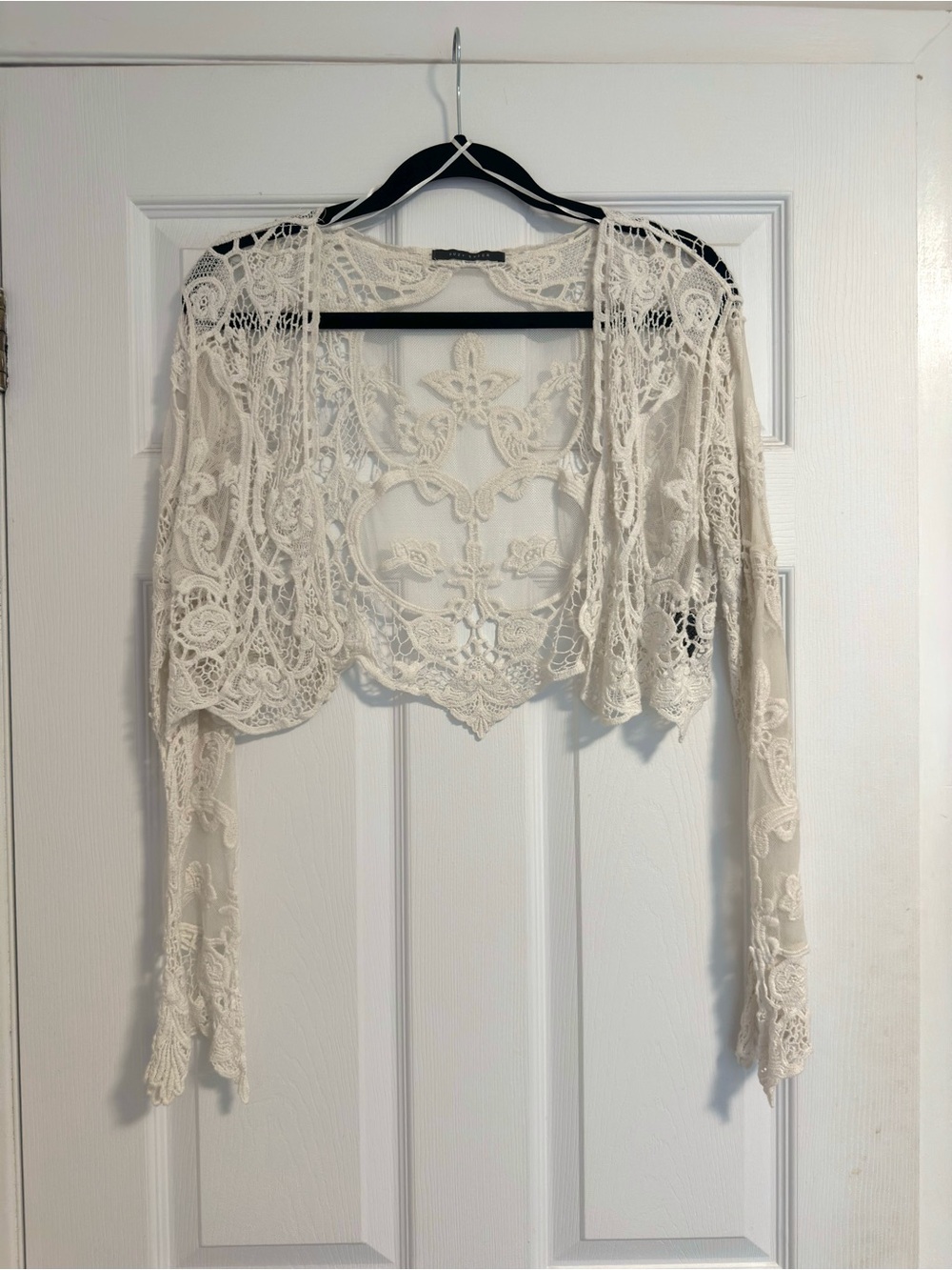 Suzy Shier Cream Lace Bolero Cropped Cardigan